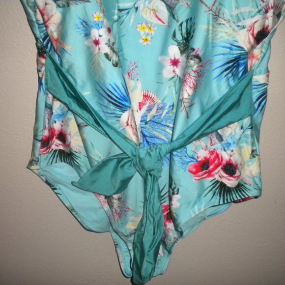 LYSA Women's Plus Size 2X Blue Floral Halter UPF 50+ One Piece Swimsuit NWT - Picture 5 of 6